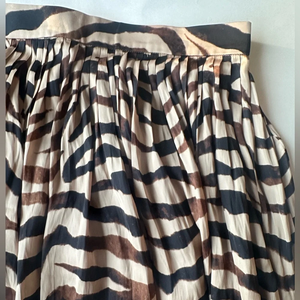 J. Crew rFeatherweight Satin Mini Skirt in Zebra Stripe Size 2 NWT
